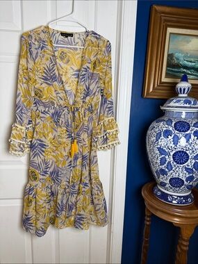 NWOT Women’s Club Z Collection Floral Tassle Sleeve Beach Cover Up Size Small